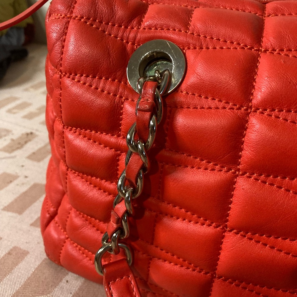 Kate Spade Ruby Red Orange chain Detail Bubble Quilted Leather hand Bag - Picture 5 of 17
